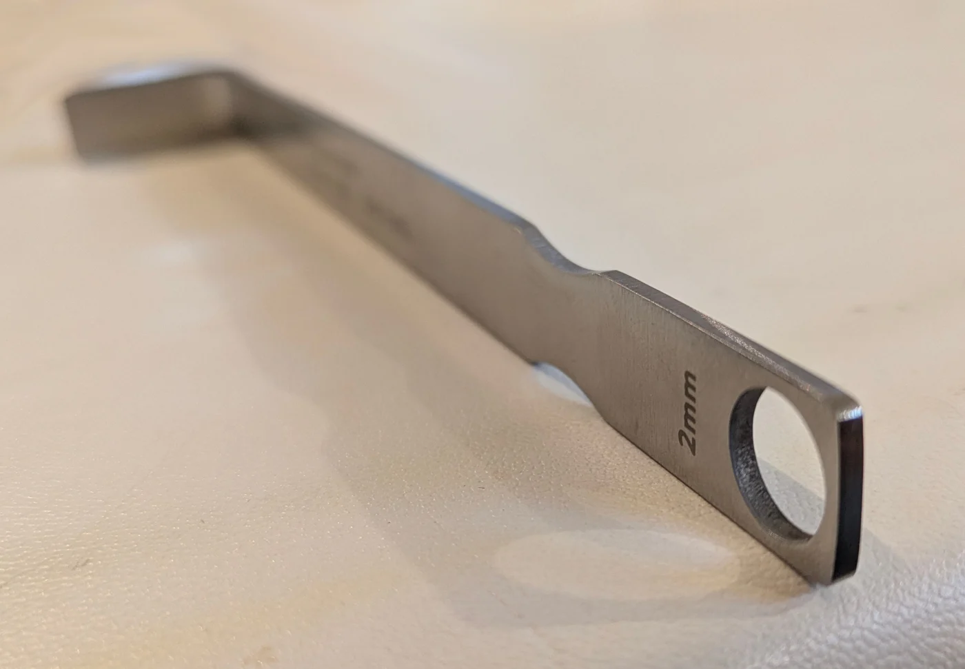 Bent end and profile of a 2 mm spacer