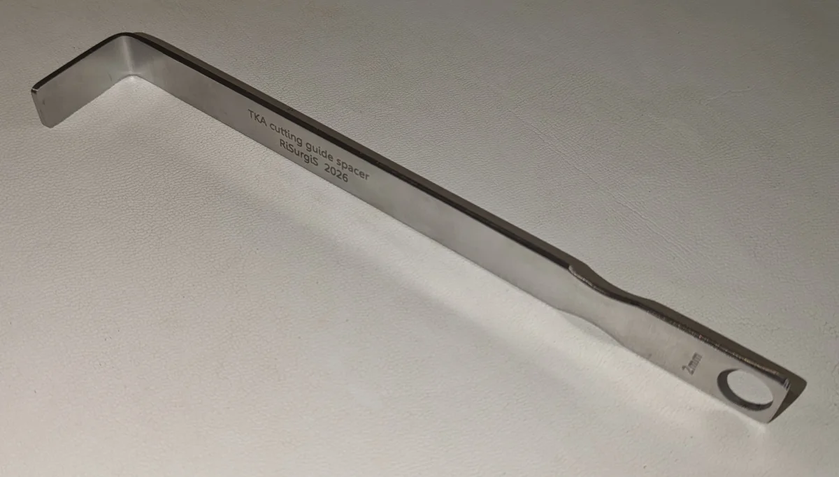 Complete stainless steel cutting-guide spacer, with bent end and engraved markings