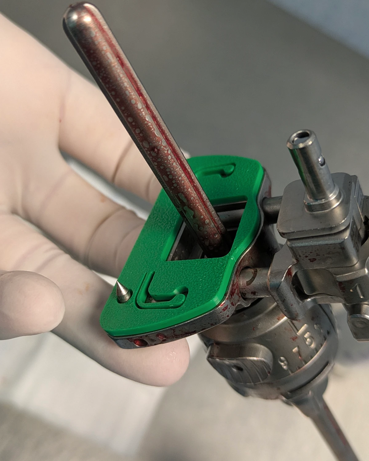Green PLA PVAG prototype mounted on reference instrumentation